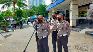 ditlantas polda metro jaya kerahkan 100 personil amankan demonstran buruh di gedung dpr ri 17875