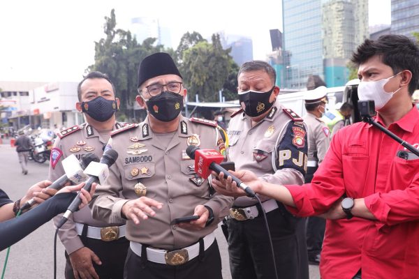 ditlantas polda metro jaya pastikan 100 titik penyekatan masih berlaku hingga hari ini 20227