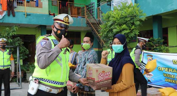 ditlantas polda papua gelar bakti sosial 19706