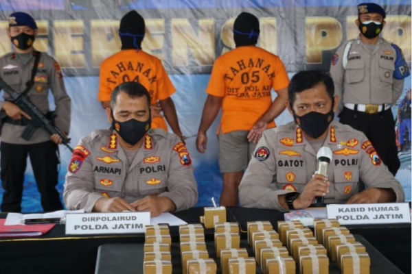 ditpolairud polda jatim tangkap dua tersangka jual beli bom ikan di situbondo 15989
