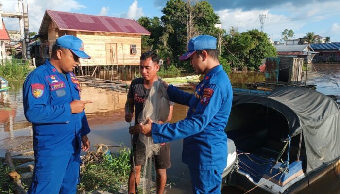 ditpolairud polda kalteng imbau nelayan stop illegal fishing 73188