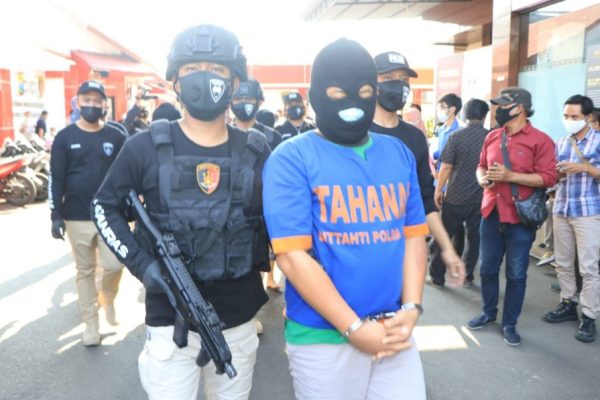 ditreskrimum polda jatim ringkus sindikat curat 36975