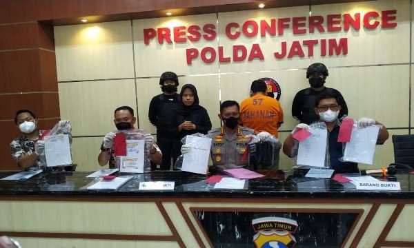 ditreskrimum polda jatim tangkap tersangka penipuan seleksi penerimaan taruna akpol 16526