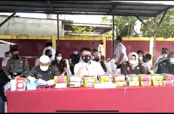 ditresnarkoba polda kalbar bea cukai bersama bnnp kalbar musnahkan 20 kilogram sabu 16027