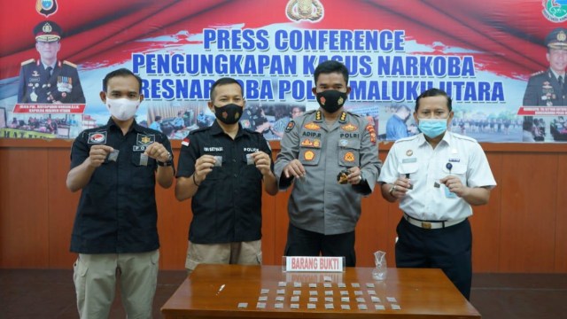 ditresnarkoba polda malut gagalkan penyelundupan 43 saset ganja di lp ternate 15939