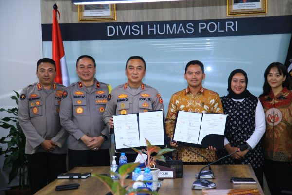 divisi humas terima hibah dari pt mitn 82527