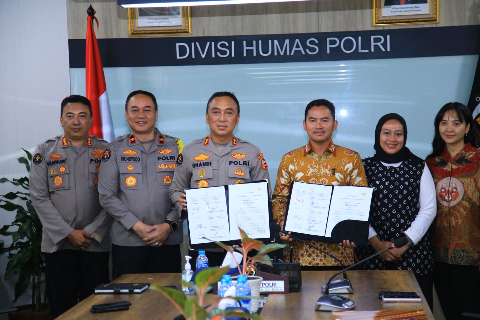 divisi humas terima hibah dari pt mitn 82527