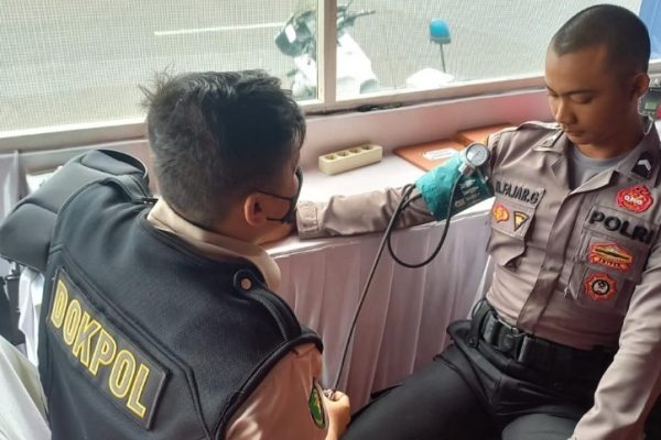 dokkes polda jabar cek kesehatan personel pos pam ops lilin lodaya 2022 52870