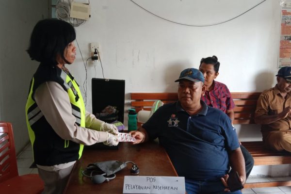 dokkes polres tapteng berikan layanan kesehatan kepada personil pengamanan pemilu 2024 70400