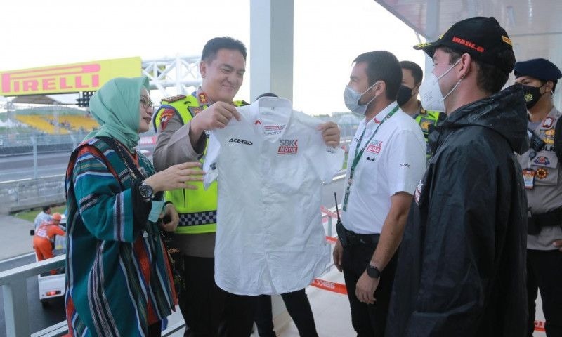 dorna apresiasi kesuksesan kapolda ntb kelola pengamanan di mandalika 25067