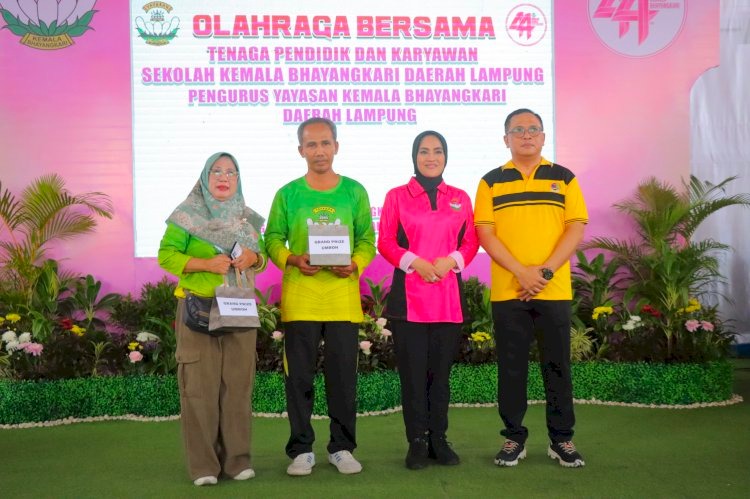 dua guru bhayangkari asal lampung utara dapat hadiah umroh 71217