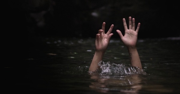 dua remaja putri tewas tenggelam saat berenang merayakan ultah 61365