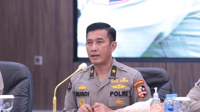 dukung menteri kkp polri siap awasi kebijakan pelarangan ekspor benur lobster 30683