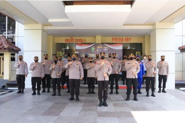 dukung percepatan vaksinasi nasional kapolda diy launching vaksinasi mobil keliling 27257