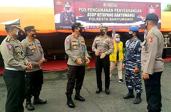 dukung ppkm mikro korlantas polri pantau pos pengamanan pelabuhan ketapang banyuangi 30531