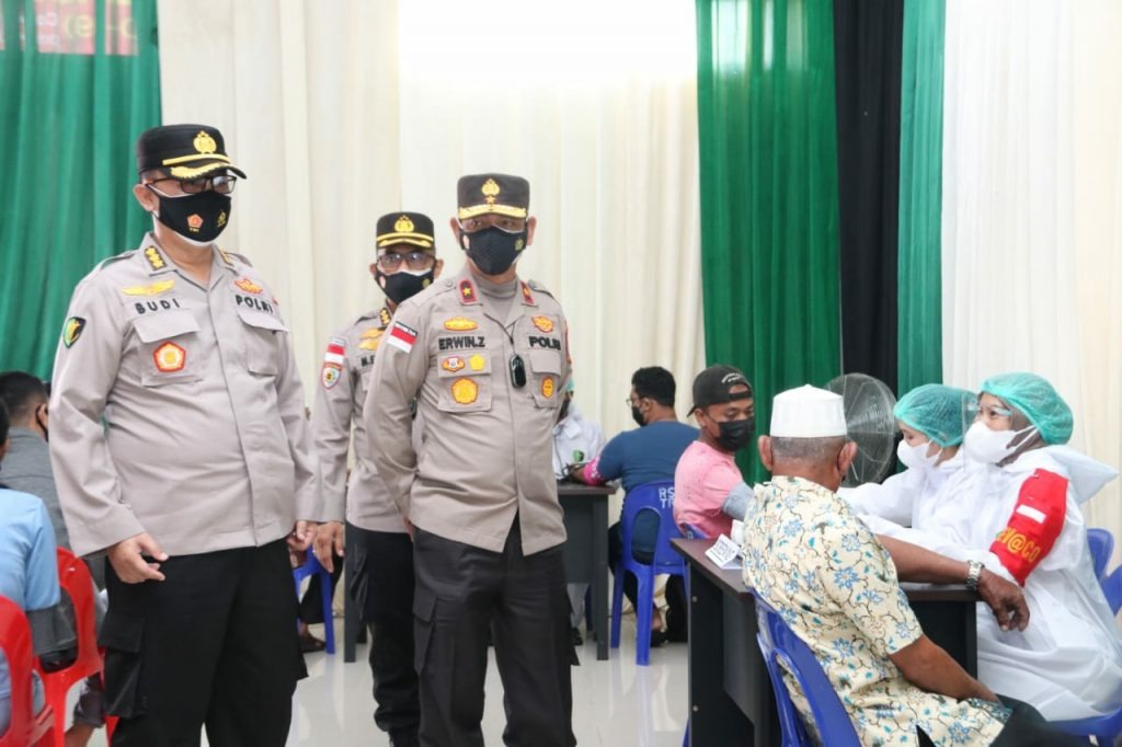 dukung program percepatan vaksinasi polda kaltara gelar vaksinasi massal untuk masyarakat umum 27238