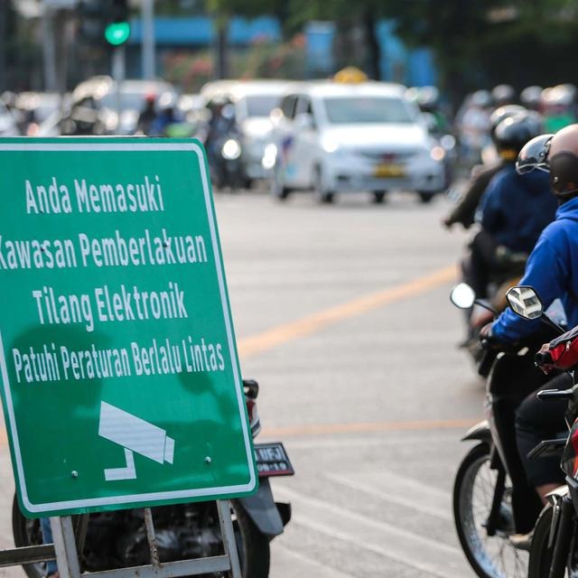during the socialization period the west java regional police continued to apply e tle ticket at 21 points in bandung 39242