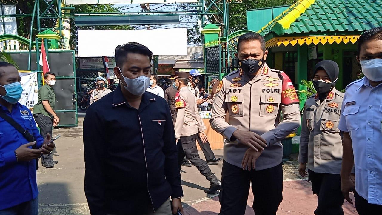 during three days of merdeka vaccination west jakarta metro police have vaccinated 47324 residents 41095