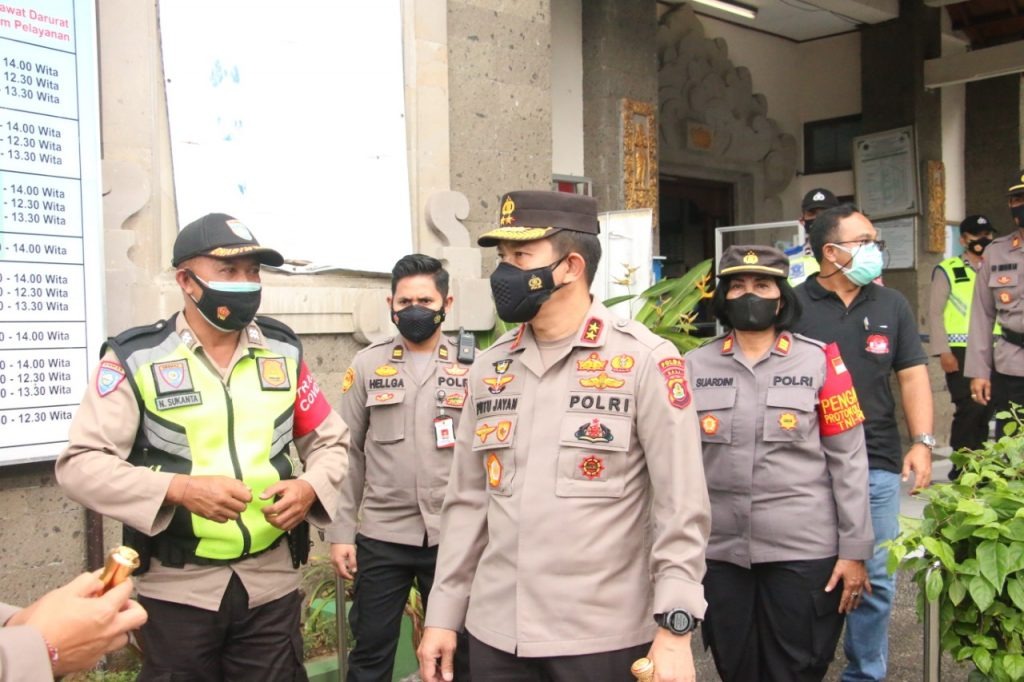 during visitation chief of bali regional police inspected covid cases handling in gianyar 40980
