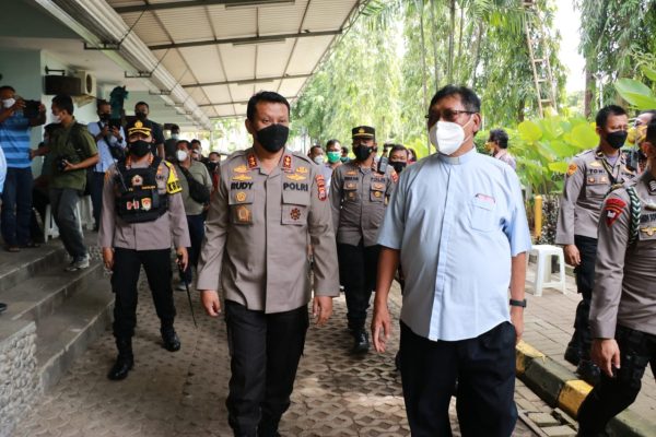 ensuring christmas security chief of banten regional police inspects saint odile church in tangerang 44627