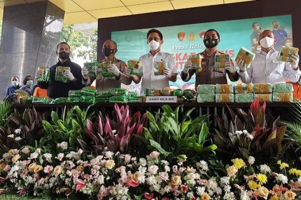 eradicating drugs criminal investigation agency of indonesian national police arrested 19 suspects and seized 62 9 kg of amphetamine 43296