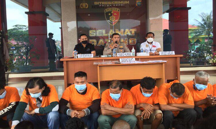 eradicating extortions and thuggery riau islands regional police arrested dozens of thugs 39280
