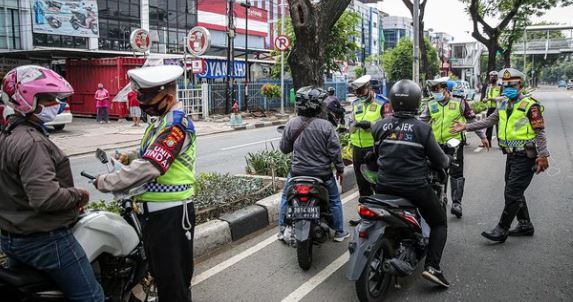 first day of operation patuh jaya greater jakarta metro regional police finds 2560 traffic violators 42919
