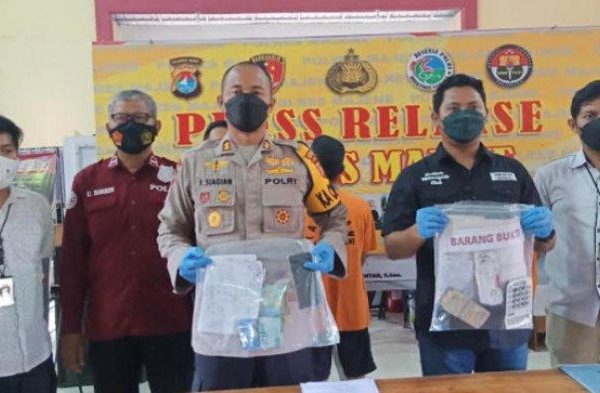 for one week the west sulawesi regional police arrested nineteen suspects related to online gambling cases 43320