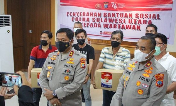 form of concern and care north sulawesi police chief distributes social assistance to journalists affected by the covid 19 pandemic 41436