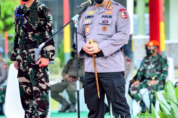fuel the spirit of armed forces police personnel chief of indonesian national police give the best service to the nations and papuan people 43288