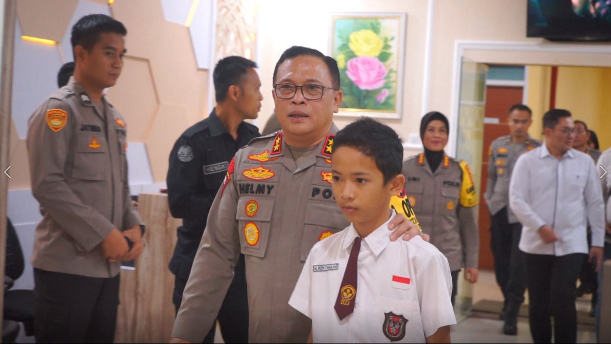 gagalkan aksi jambret kapolda lampung beri hadiah pada siswa sd 65332