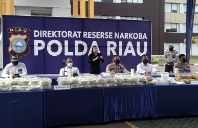 gagalkan penyelundupan 87 kg sabu 7 pelaku berhasil diringkus polda riau 16486