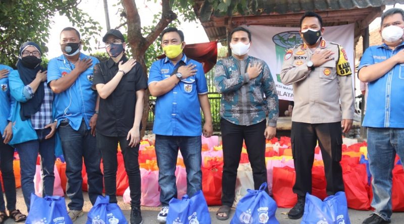 gandeng para pemuda polda banten bagikan paket sembako ke masyarakat yang terdampak pandemi covid 19 26561