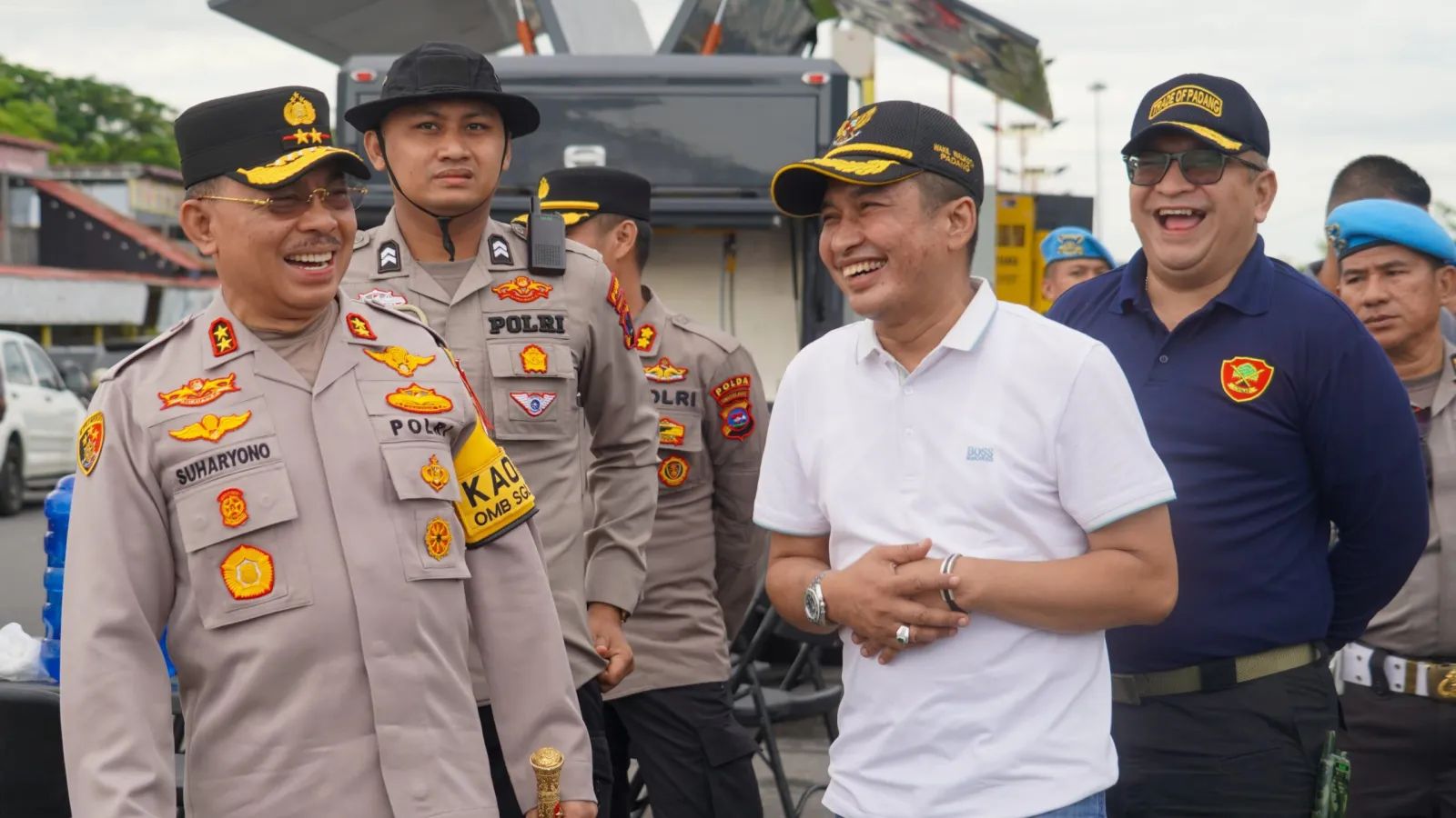 gelar aksi bersih pantai di padang polda sumbar turunkan ribuan personel 69851