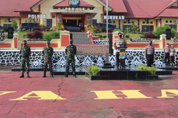 gelar apel sinergitas tni polri nunukan siap kawal new normal dan pilkada 2020 17938