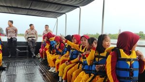 gelar kegiatan polisi sahabat anak polsanak ditpolairud beri pengalaman belajar di atas kapal yang berlayar 84583 1