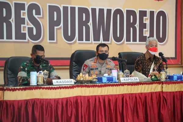 gelar konferensi pers kapolda dan gubernur jateng luruskan isu masalah di desa wadas 23271