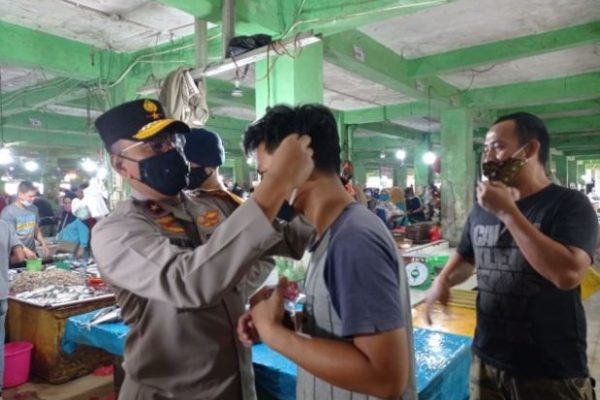 gelar operasi yustisi wakapolda babel imbau pedagang patuhi protokol kesehatan 36714