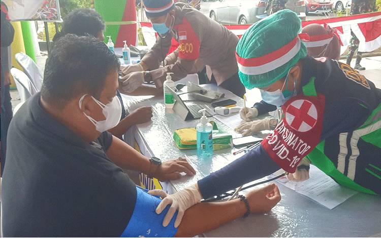 gelar vaksinasi massal polda kalteng gandeng dad 37371