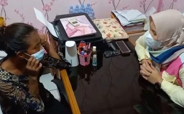 gerak cepat polisi tangkap ibu yang tega aniaya anak kandung gegara tak dapat uang saat ngemis 16493
