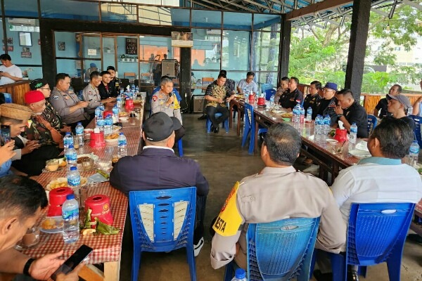 giat jumat curhat kapolda sulut ajak tomas dan toda jaga kamtibmas jelang natal dan tahun baru 2024 67965