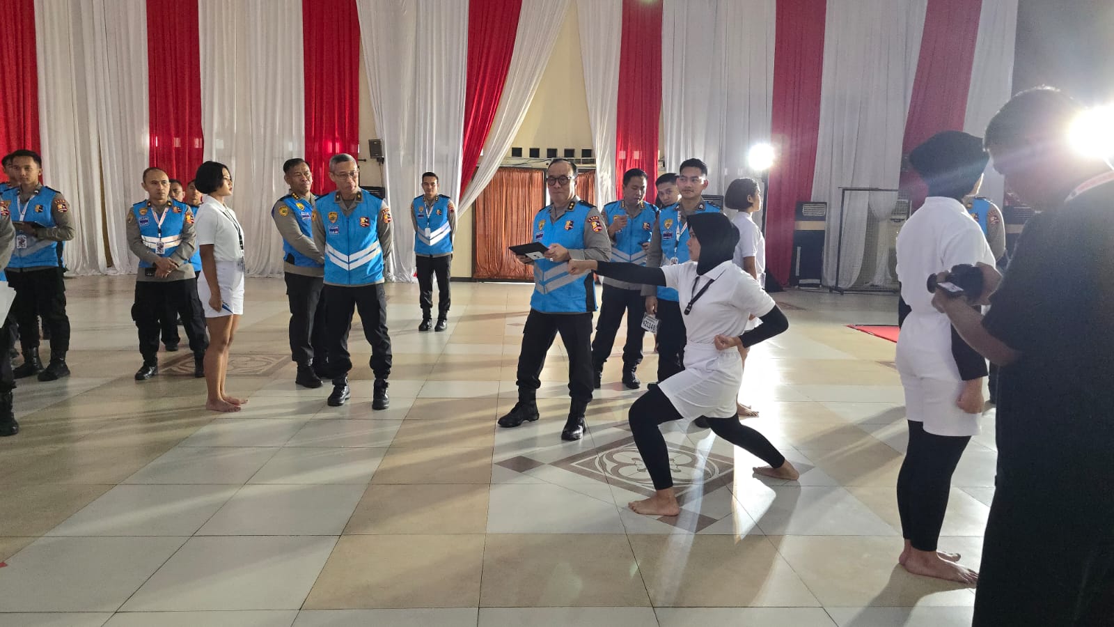 giliran 66 calon taruni pamer bakat di tes pemeriksaan penampilan akpol 76908