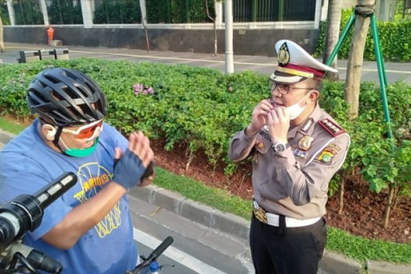 greater jakarta metro regional police will take action against cyclists who leave the special bicycle lane 39084