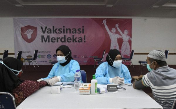 greater jakarta metropolitan regional police claims 96 percent of jakarta residents have been vaccinated first dose 41165