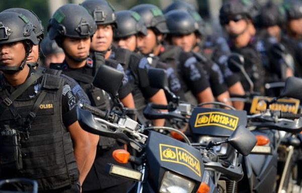 greater jakarta metropolitan regional police deploys 632 crowd free night control personnel in jakarta 42726