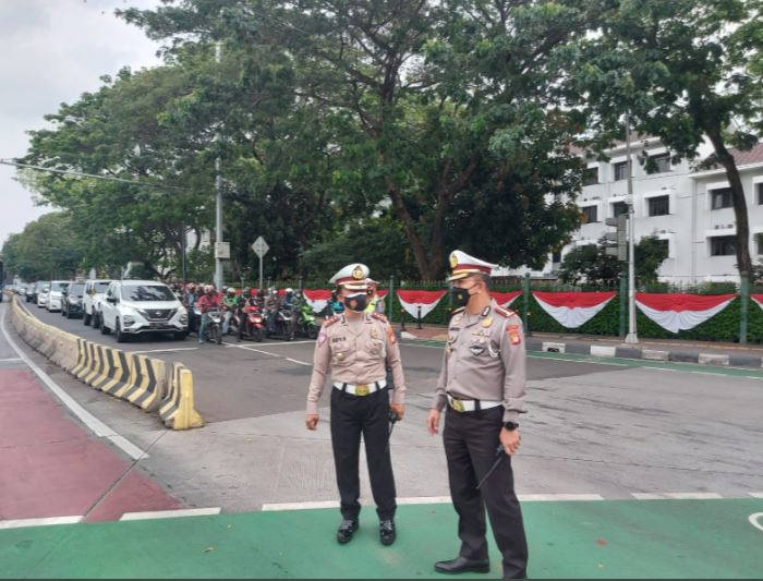 greater jakarta metropolitan regional police s traffic director public compliance with odd even enforcement increases 41328