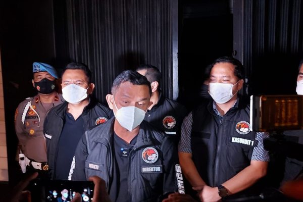 greater jakarta metropolitan regional police seals two nightlife places related to level 3 community activity restriction enforcement violations 42777