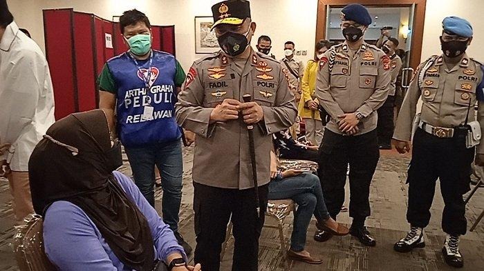 greater jakarta metropolitan regional police vaccinated 150000 people during 10 days of mass vaccination event 39520