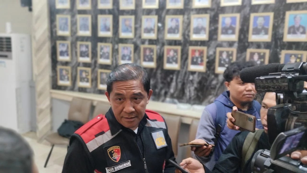 grebek kampung sapiria di makassar polisi tangkap belasan warga pengguna dan penyewa alat isap sabu 60574