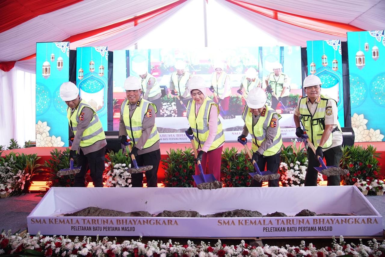 ground breaking masjid sma kemala taruna bhayangkara irjen pol dedi prasetyo kontribusi polri persiapkan sdm unggul menuju indonesia emas 2045 79511
